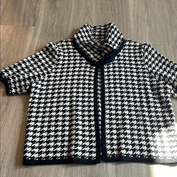 Alexandra Bartlett Black and White Houndstooth Cardigan - Picture 9 of 10